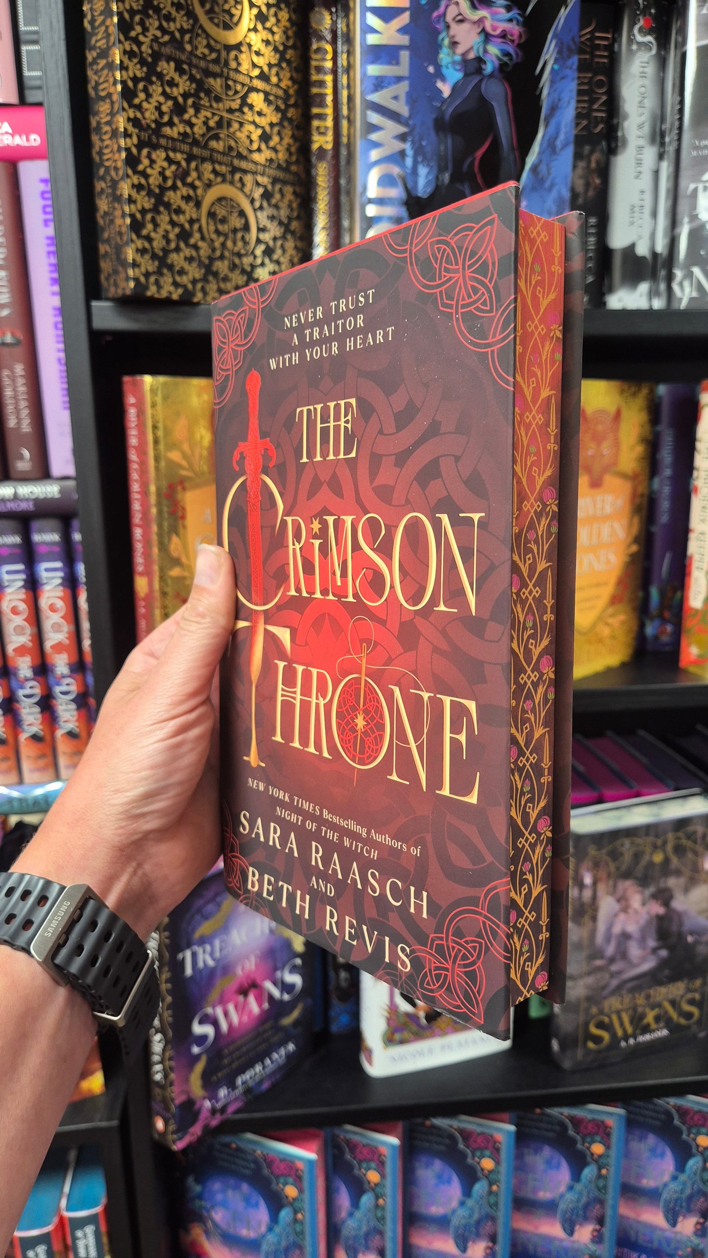 The Crimson Throne - Sara Raasch Beth Revis