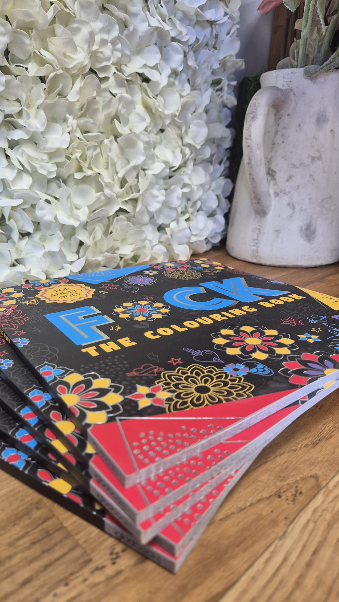 Adult Colouring Book + 4 Acrylic Markers Cozy Colouring Bookish Books