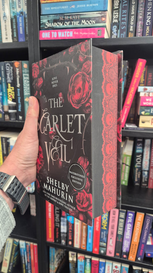 The Scarlet Veil: A thrilling new YA vampire romantasy series from the author of Titkok sensation, Serpent & Dove