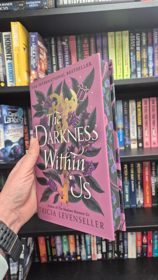 The Darkness within us - Tricia Levenseller - Fairyloot