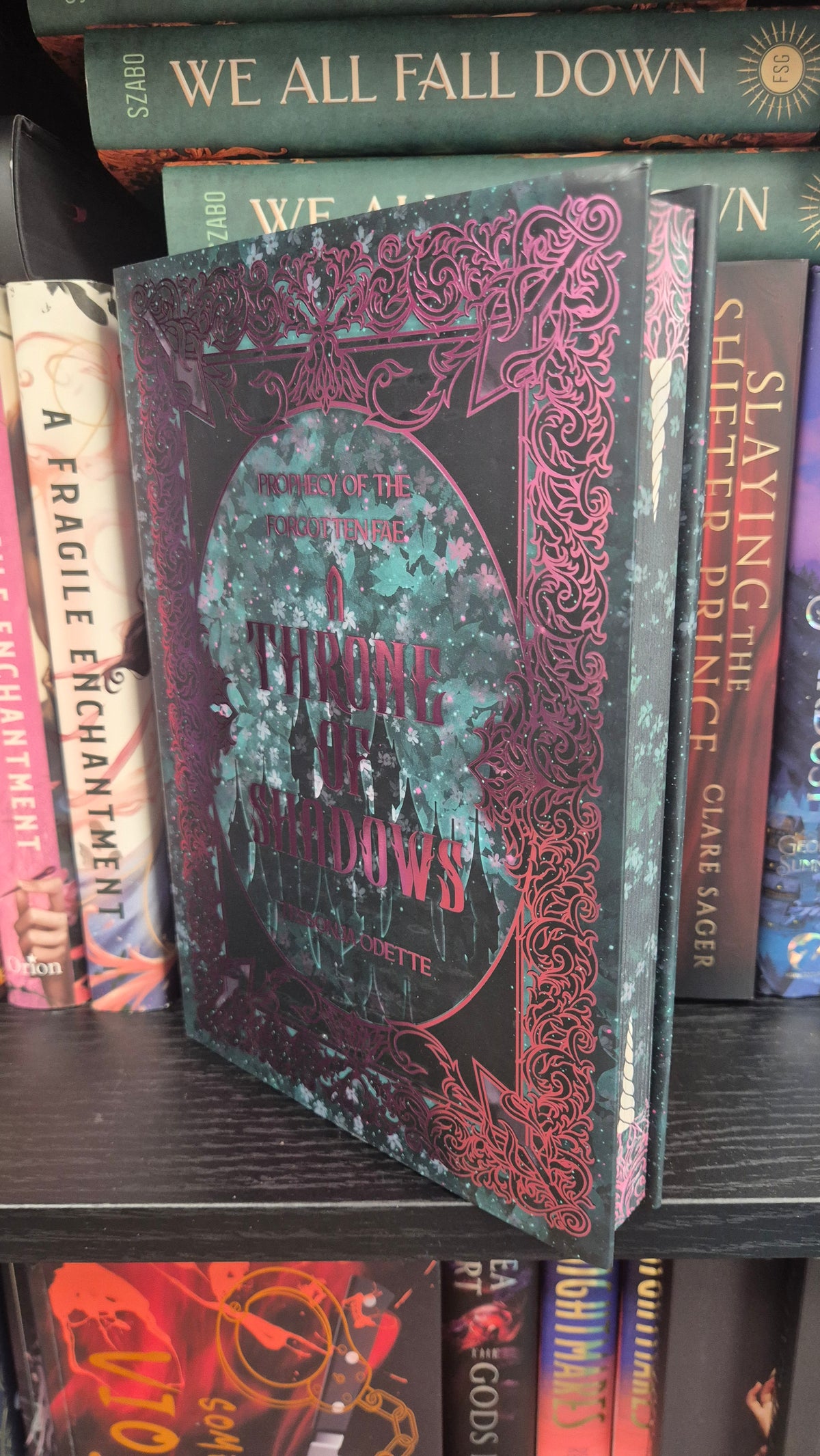 A Throne of Shadows – Fabled Edition
Tessonja Odette
