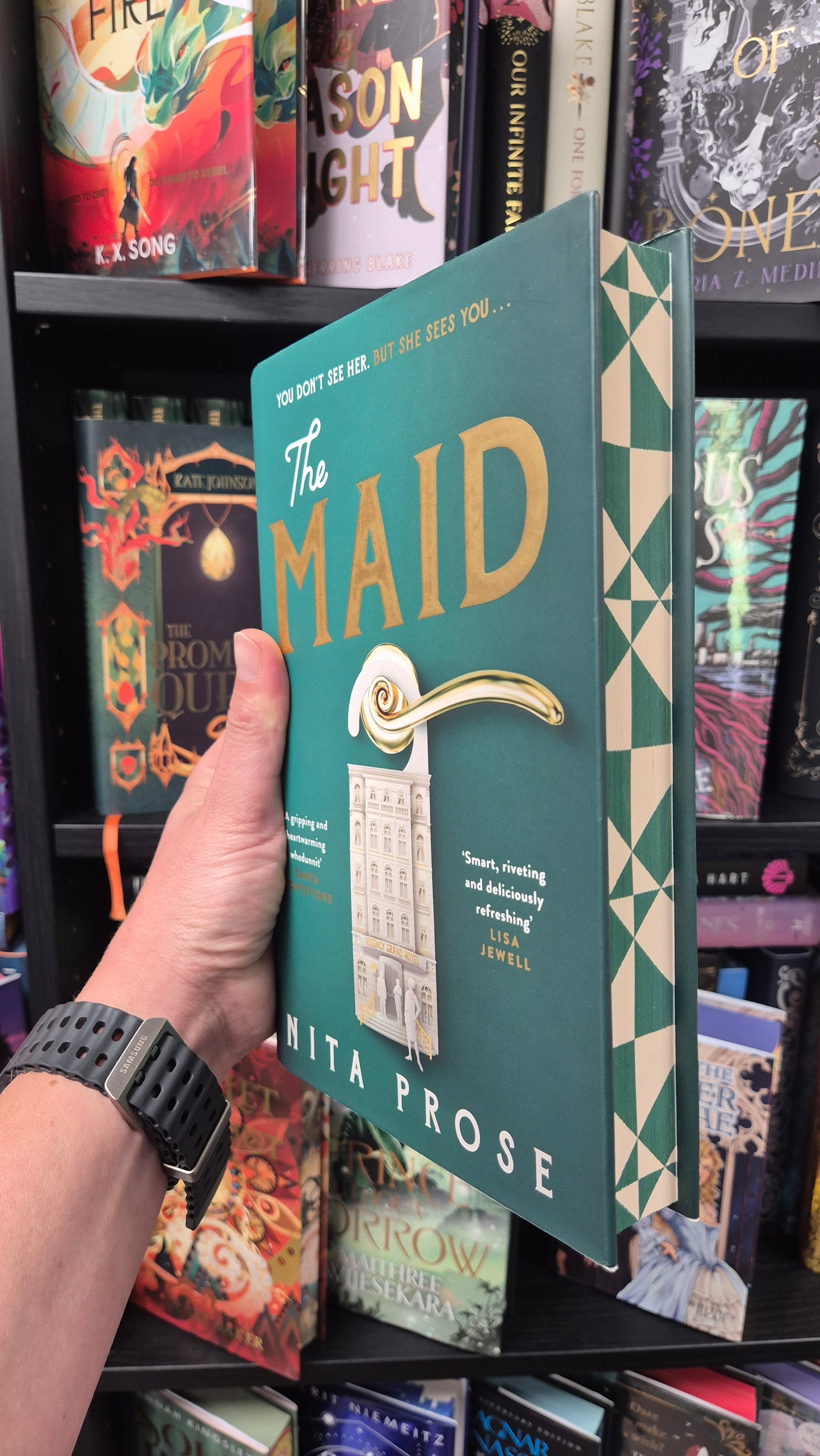 The Maid (Molly the Maid mystery)